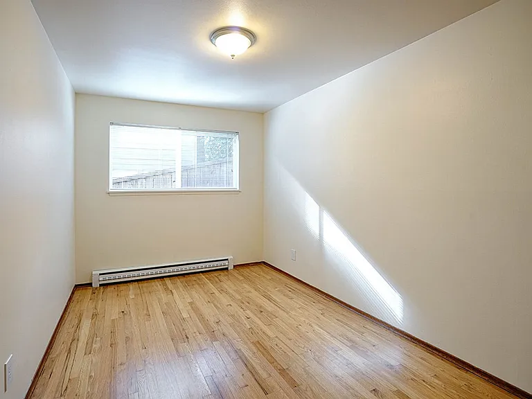 Dolores Manor Apartments — Photo 12
