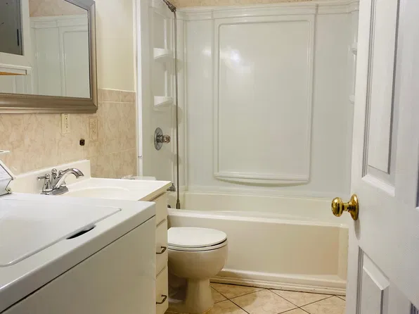 130 Smith St, New Britain, CT 06053