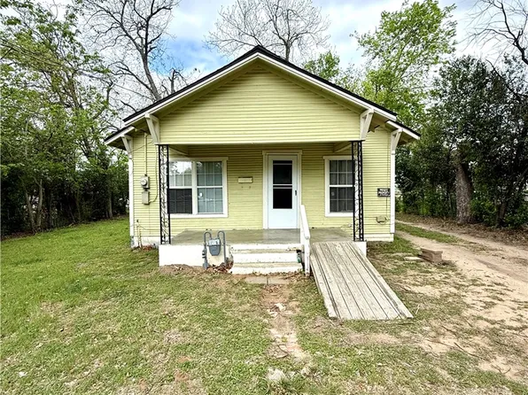 104 N Karnes Ave, Cameron, TX 76520