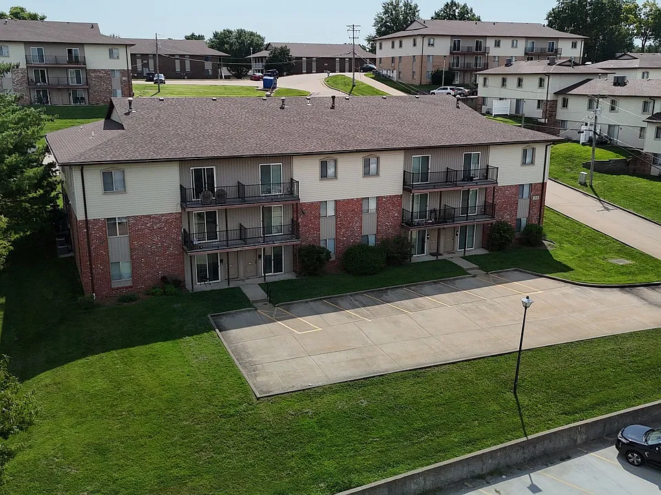 919 Southwest Blvd #R