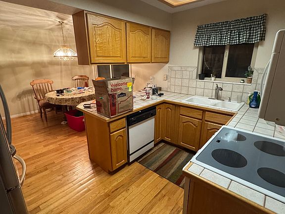 3rd image of 3485 E Summer Hill Dr