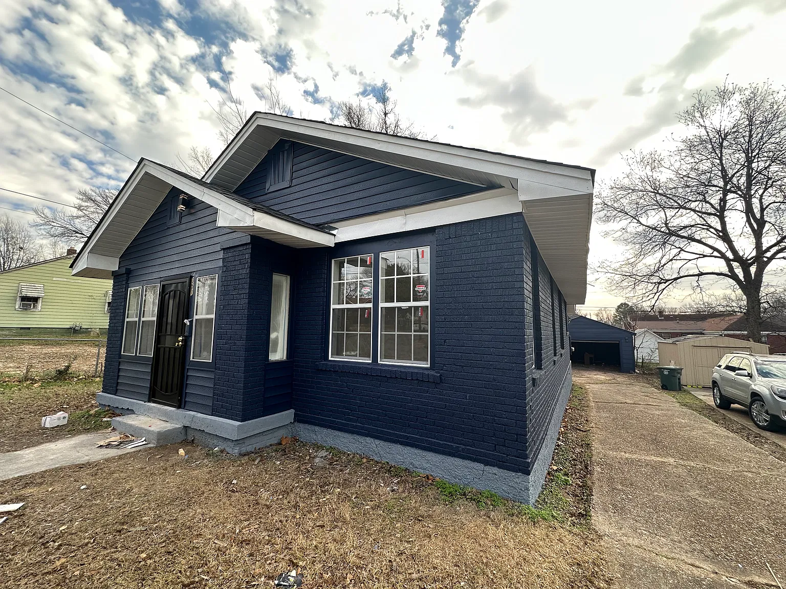 351 W Burdock Ave — Photo 1