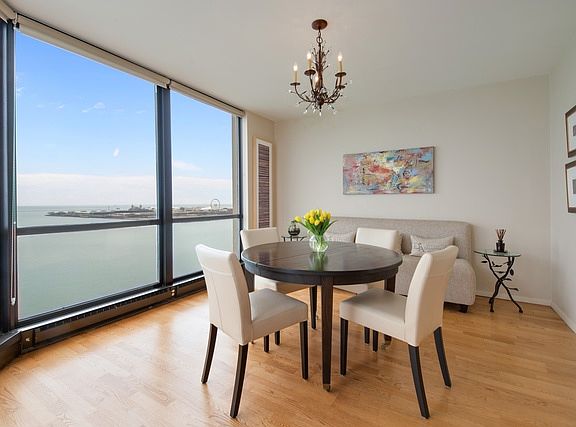 4th image of 990 N Lake Shore Dr APT 17E