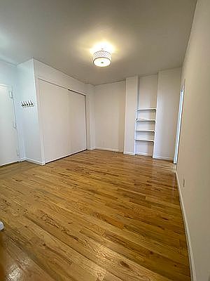 4th image of 11 Maiden Ln #13A