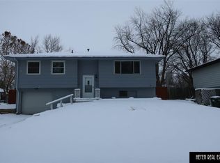 222 Hackberry Dr, Gretna, NE 68028