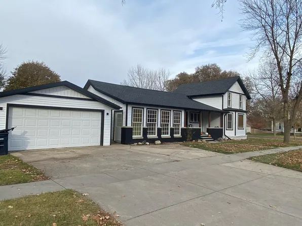 707 Wemple St, Parkersburg, IA 50665