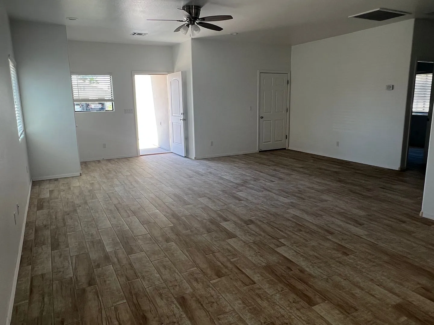 3 Bedroom House Located In Desert Lakes — Photo 4