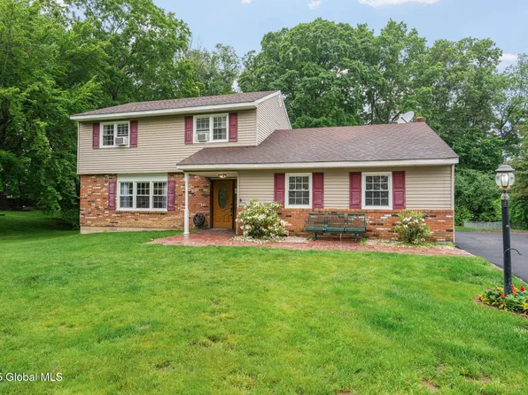 32 Cedarwood Drive, Ballston Lake, NY 12019