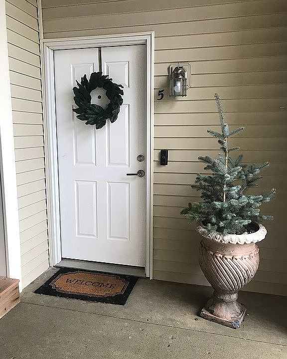 1st image of 1606 NW Prairie Lakes Dr APT 5
