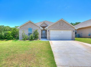 400 Fallview Ct, Edmond, OK 73034