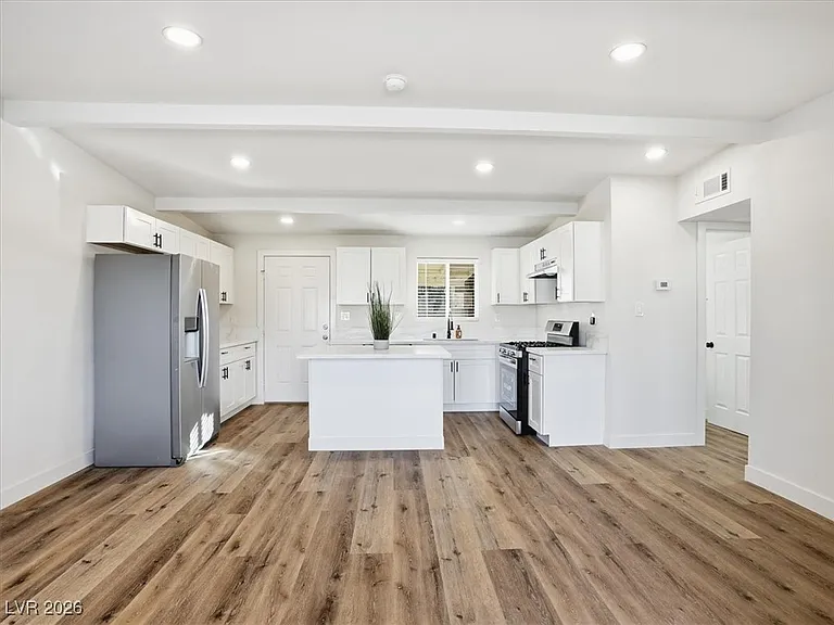 608 Stanford St — Photo 2