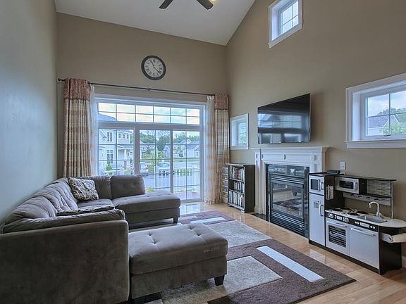 5th image of 8 Saint James Dr