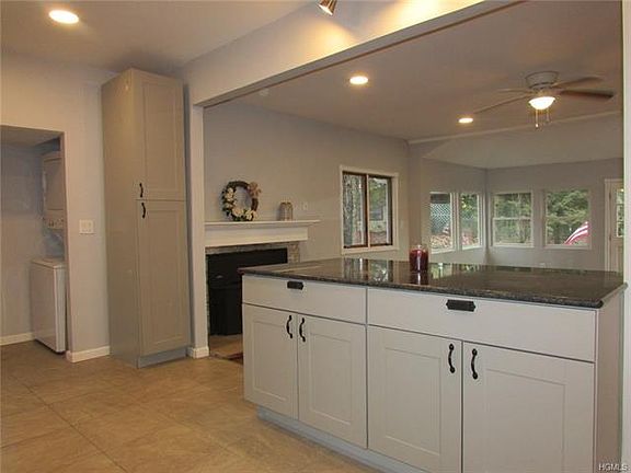 5th image of 93 West Dr