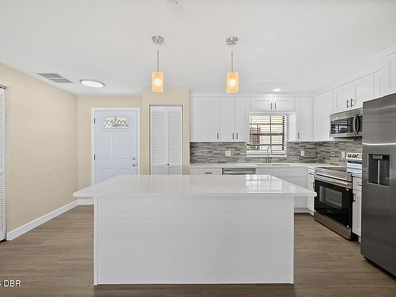 2nd image of 977 Whiporwill Dr