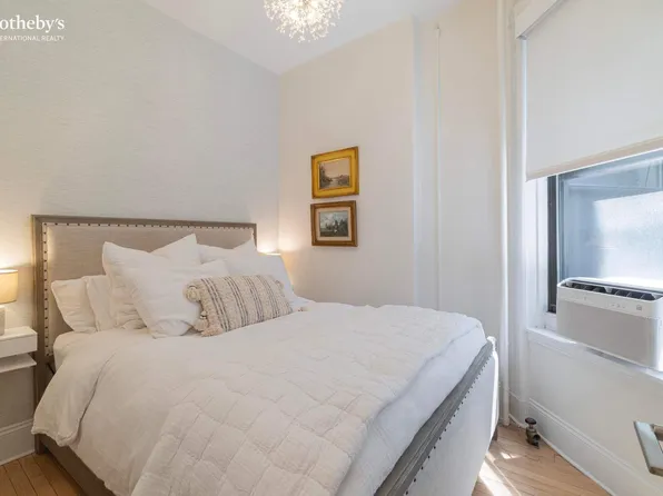 350 West 48th Street image 9 of 14