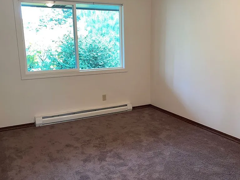 2131 Center St NE — Photo 11