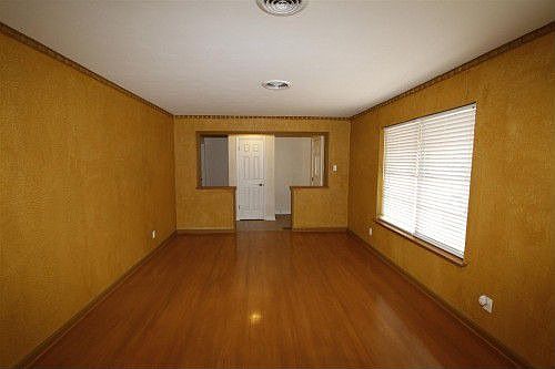 2nd image of 9216 Larchwood Dr