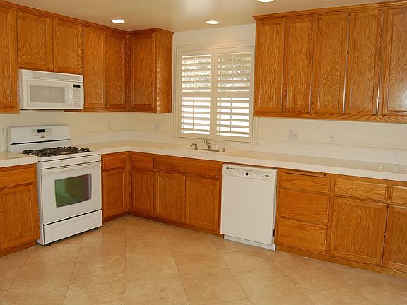 Lots of Cabinets!