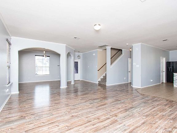 4th image of 413 E Orion Dr