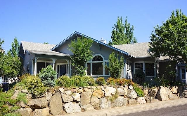 1st image of 820 Mountain Meadows Dr