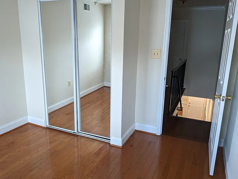 812 Mangold St — Photo 2