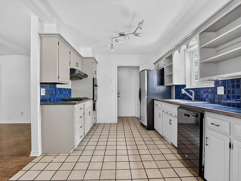 1024 Washington St — Photo 11