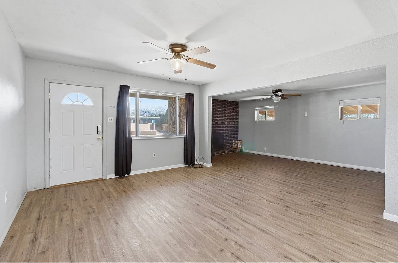 3 bed, 1600 sqft, $2,450 — Photo 3