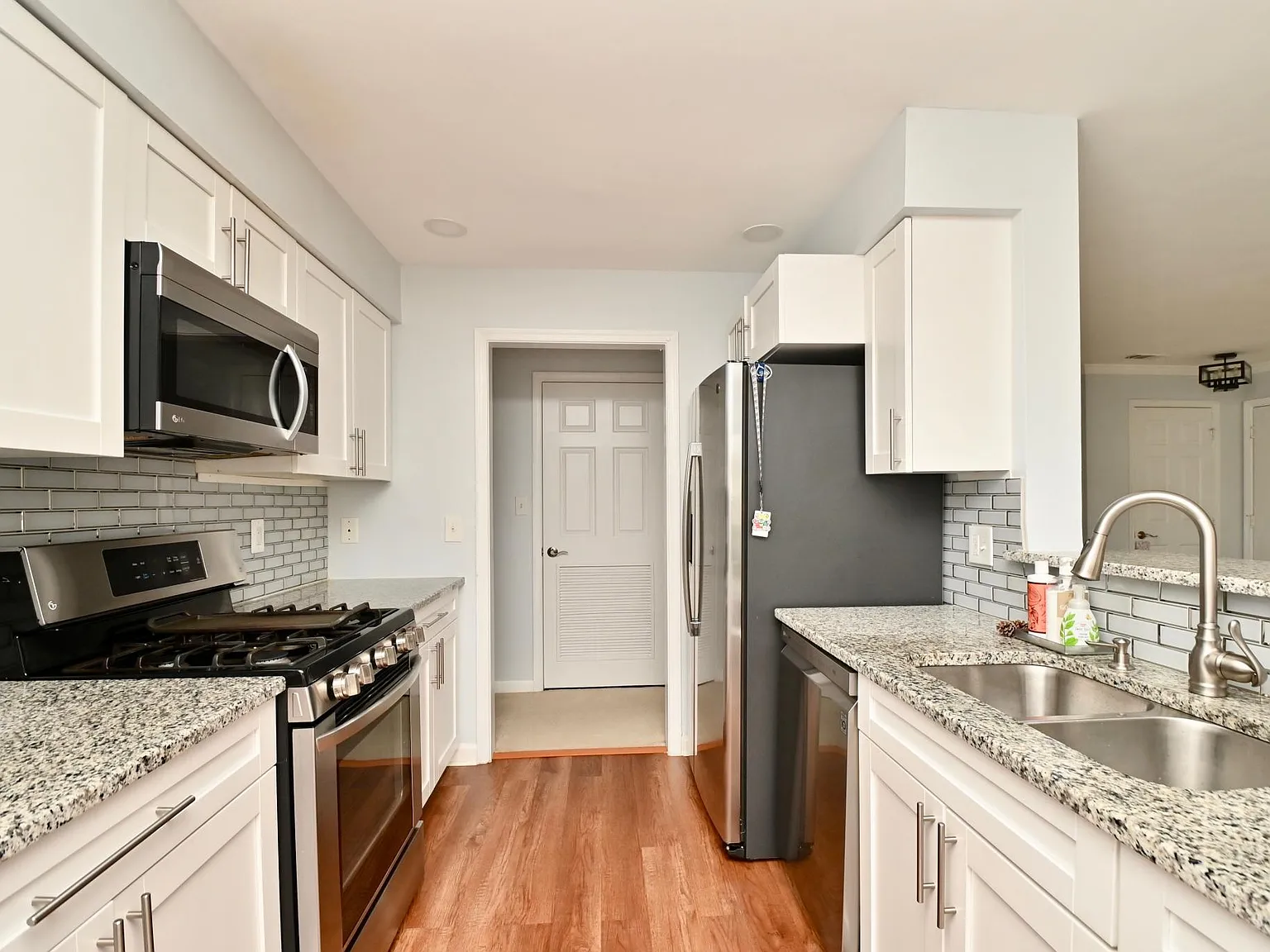 10998 Koman Cir — Photo 3