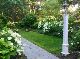 16 Ledgewood Rd, Winchester, MA 01890