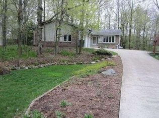 655 Highview Dr, Slinger, WI 53086