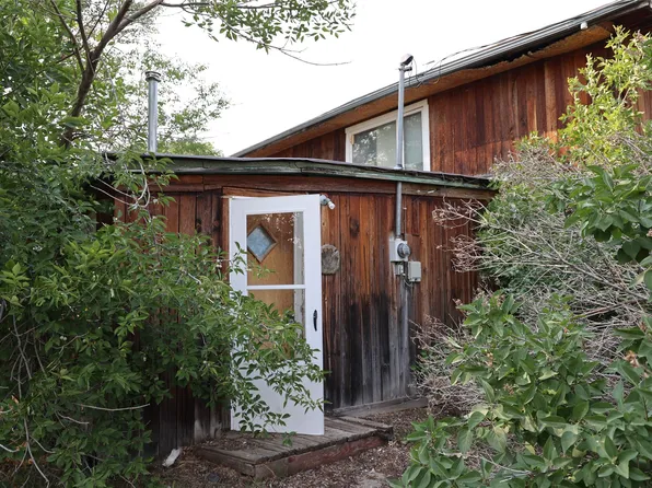 520 Dupuyer Ave, Valier, MT 59486