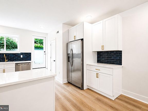 5th image of 1513 E Hewson St