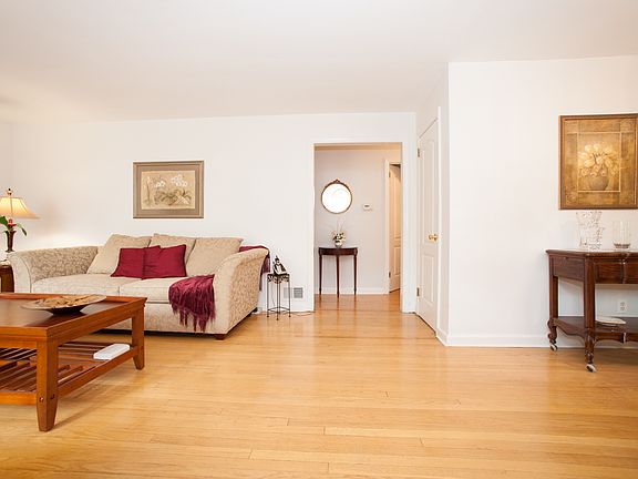 3rd image of 33 W Parker Ave
