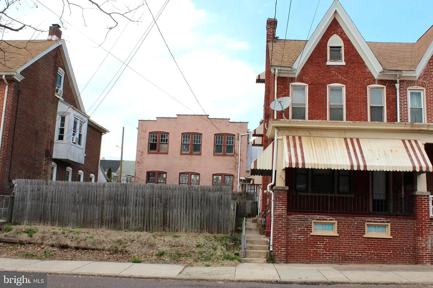 557 Lincoln Ave photo 1