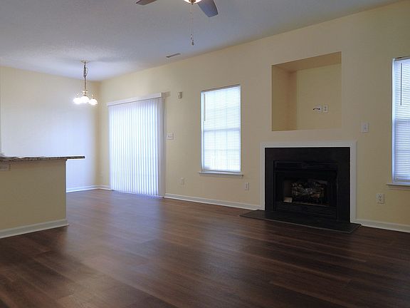 Family room , breakfast area