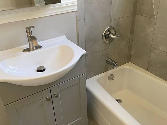 5th image of 955 Pine St APT 35