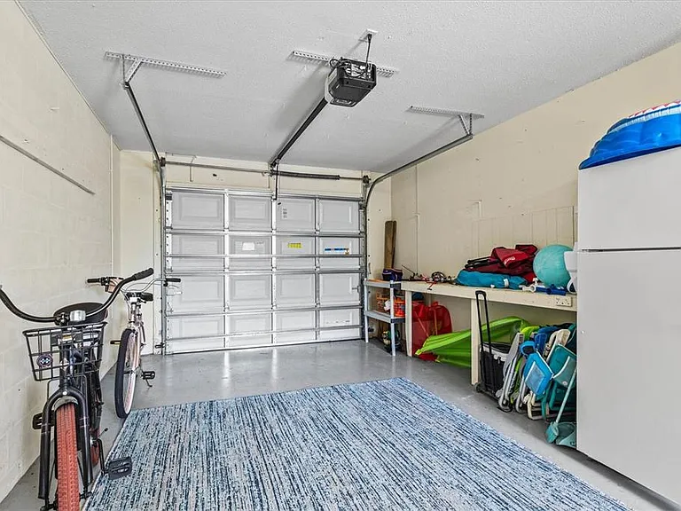 2572 Jefferson Cir — Photo 34