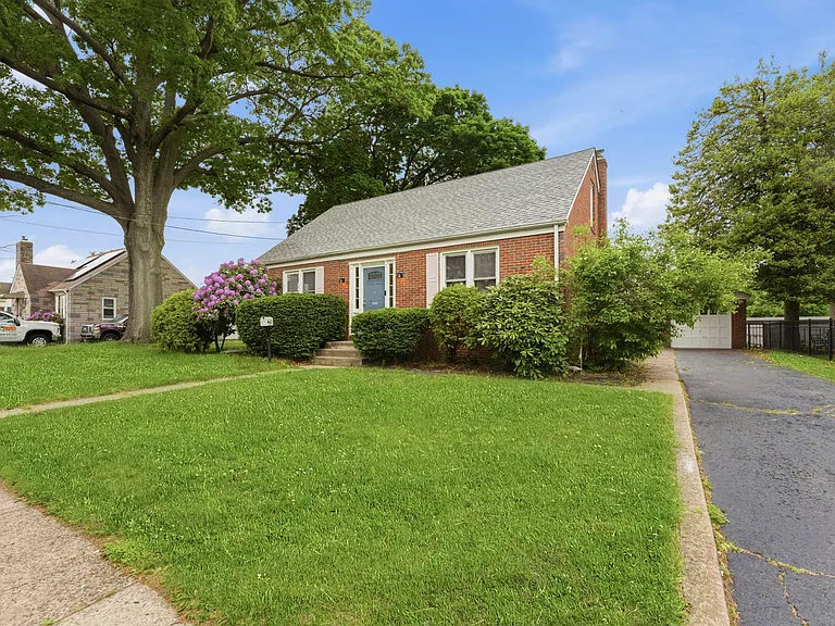 326 Tindall Ave — Photo 3