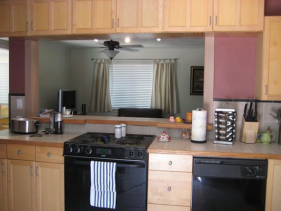 Kitcher Looking to Living Room