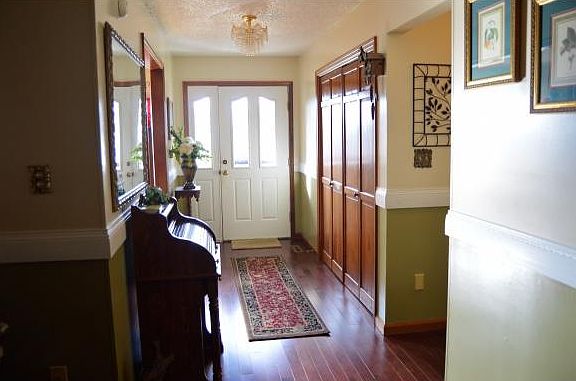 3rd image of 445 Camelot Dr