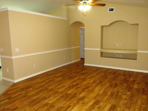 5th image of 16 Oak Brook Dr