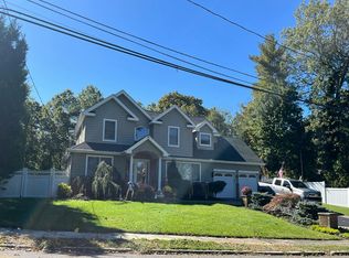 36 Sterling Dr, Lake Grove, NY