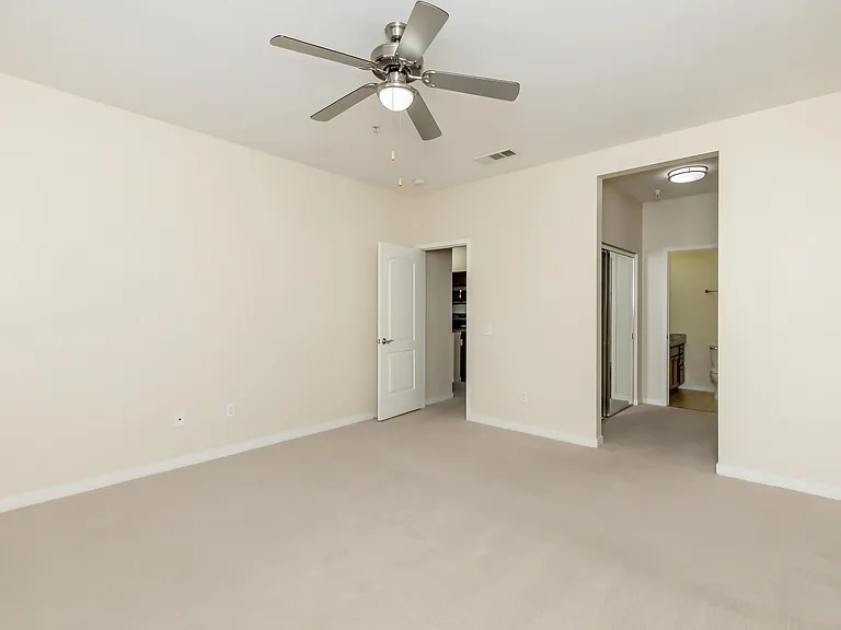 Vineyards at Palm Desert Apartment Homes — Photo 79
