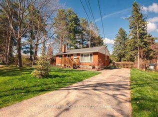 20 Elmer Ave, Petawawa, ON K8H 2M2