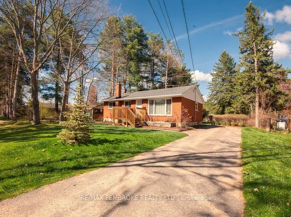 20 Elmer Ave, Petawawa, ON K8H 2M2