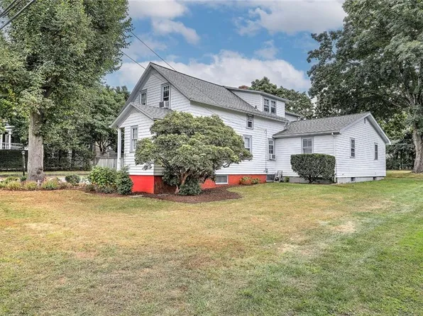 85 Governor Bradford Dr, Barrington, RI 02806