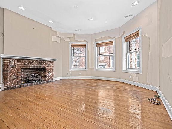 3rd image of 6814 N Ashland Ave APT 3C