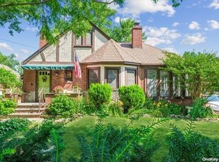 9 Sunset Rd, Valley Stream, NY 11580