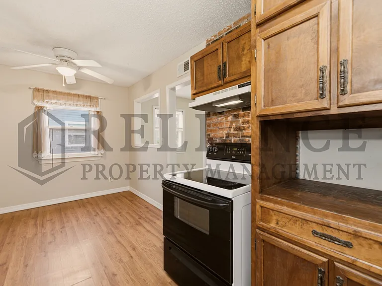 3349 S Vine St — Photo 21