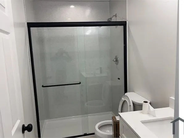 2260 84th Ave APT 4, Oakland, CA 94605